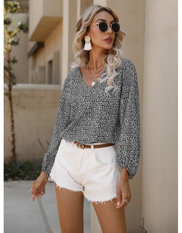 Summer European and American Women's European Station Small Fragmented Flower V-Neck 9/4 Sleeve Top T-shirt